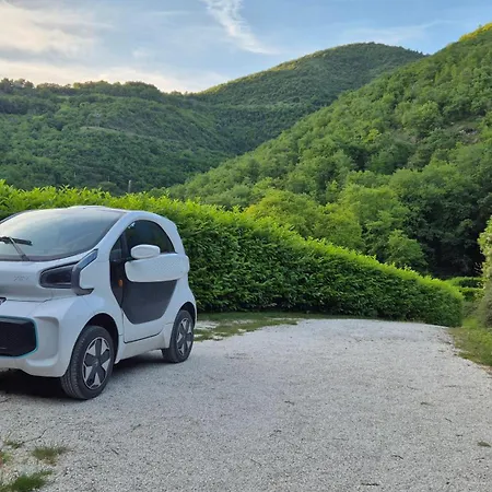 Vakantiehuis Borgo Canapegna - Boschetto - Private Pool Exclusive Use Fabriano